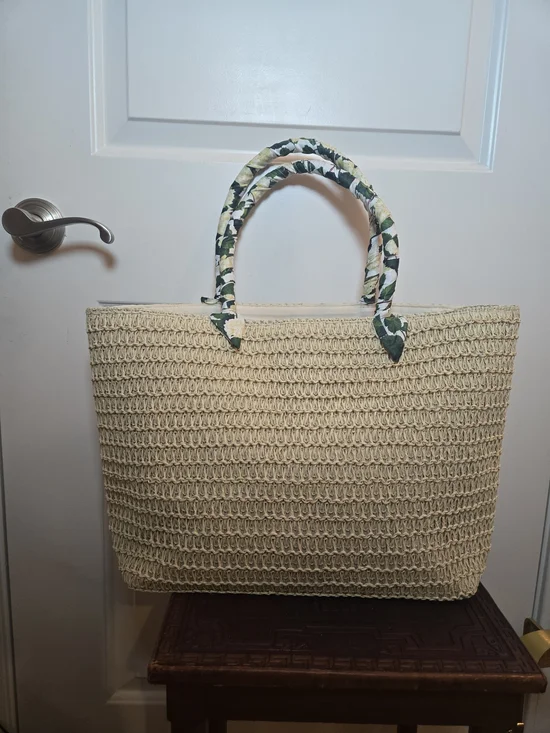 NWT Oscar Dela Renta Woven Cream Tote with Floral-Trim Handles - Picture 2 of 7